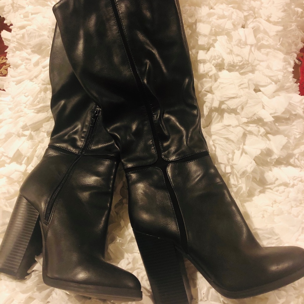 Beautiful knee length boots women’s size 10